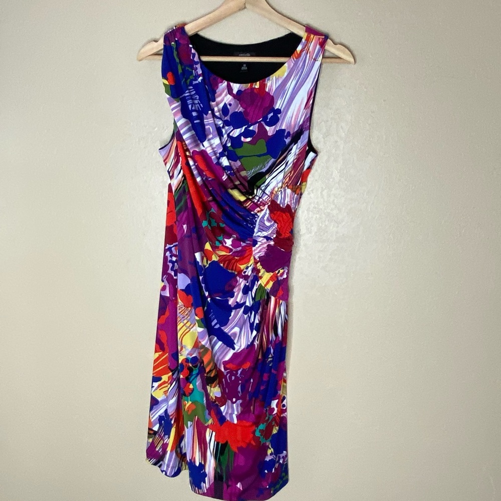 Suzi Chin lined sleeveless sheath dress with side ruching.